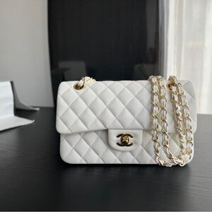 CHANEL Ivory Quilted Shoulder Bag with Gold Chain